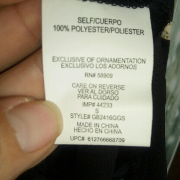 GB sheer long bell sleeve w pleated bib bl… - Picture 6 of 7